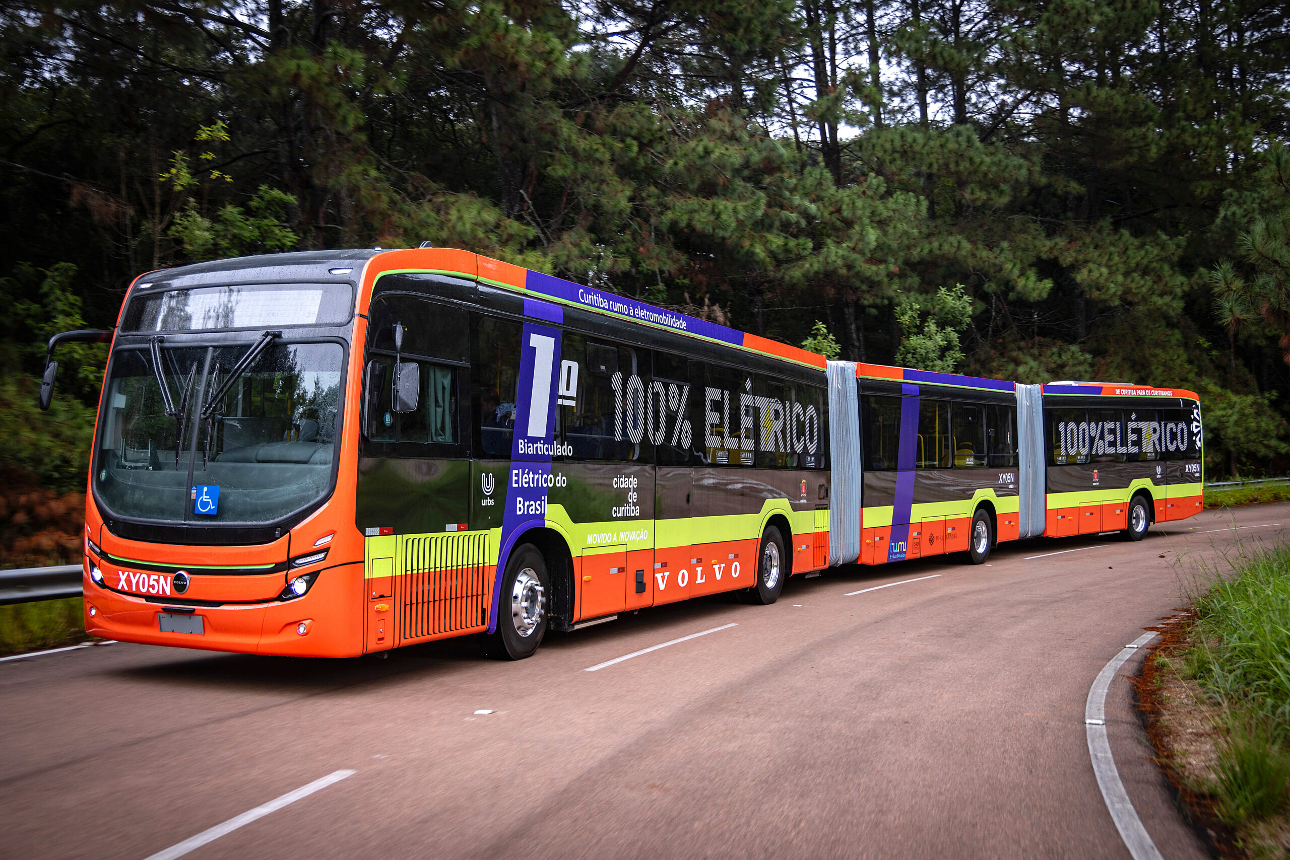 Volvo lança ônibus biarticulado 100% elétrico para sistemas BRT